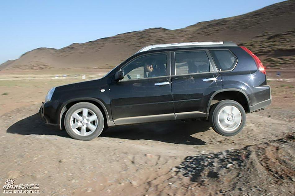 新浪汽车新疆大漠试驾新一代奇骏