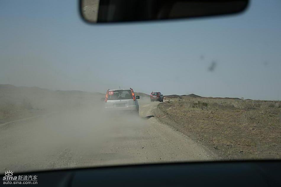 新浪汽车新疆大漠试驾新一代奇骏
