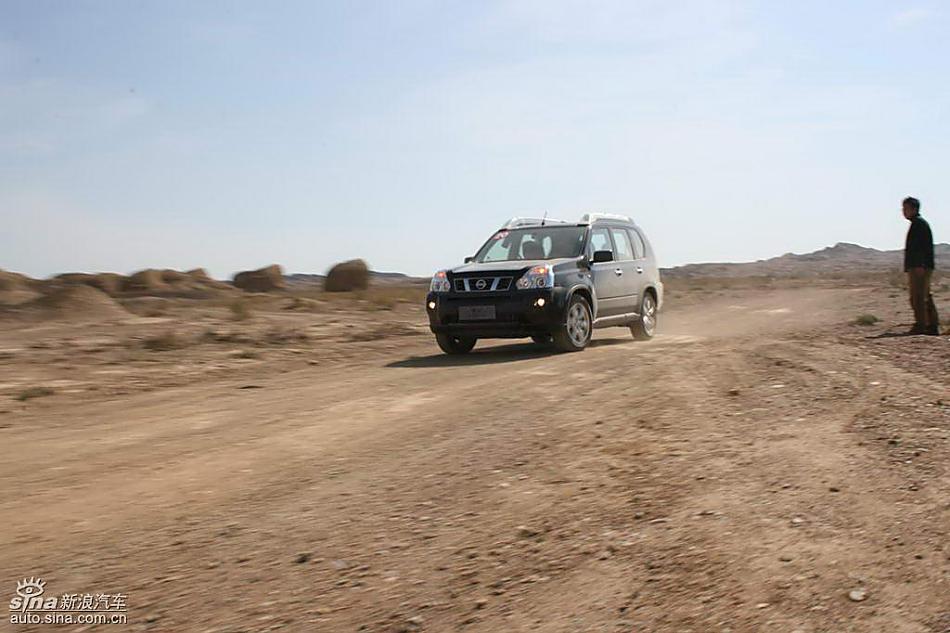 新浪汽车新疆大漠试驾新一代奇骏