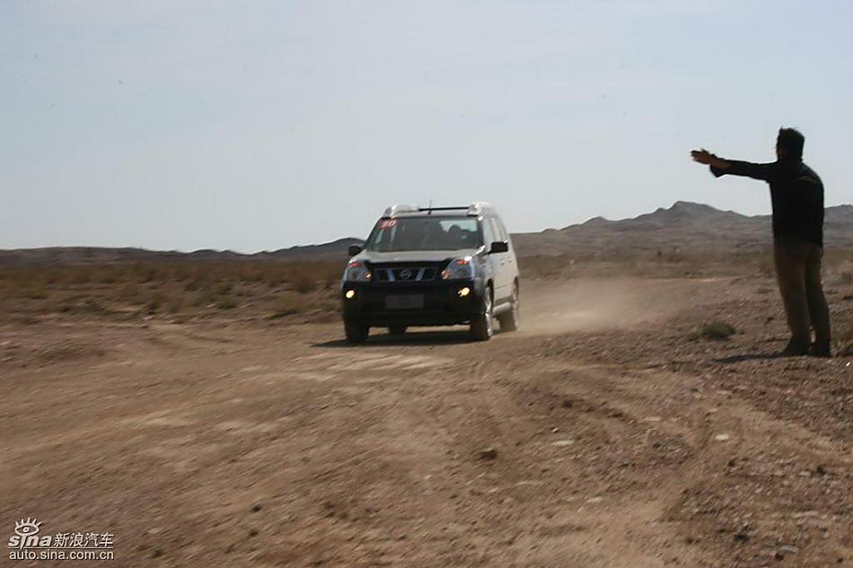 新浪汽车新疆大漠试驾新一代奇骏