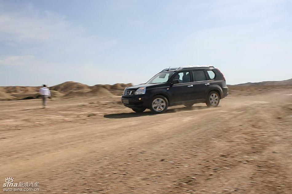 新浪汽车新疆大漠试驾新一代奇骏