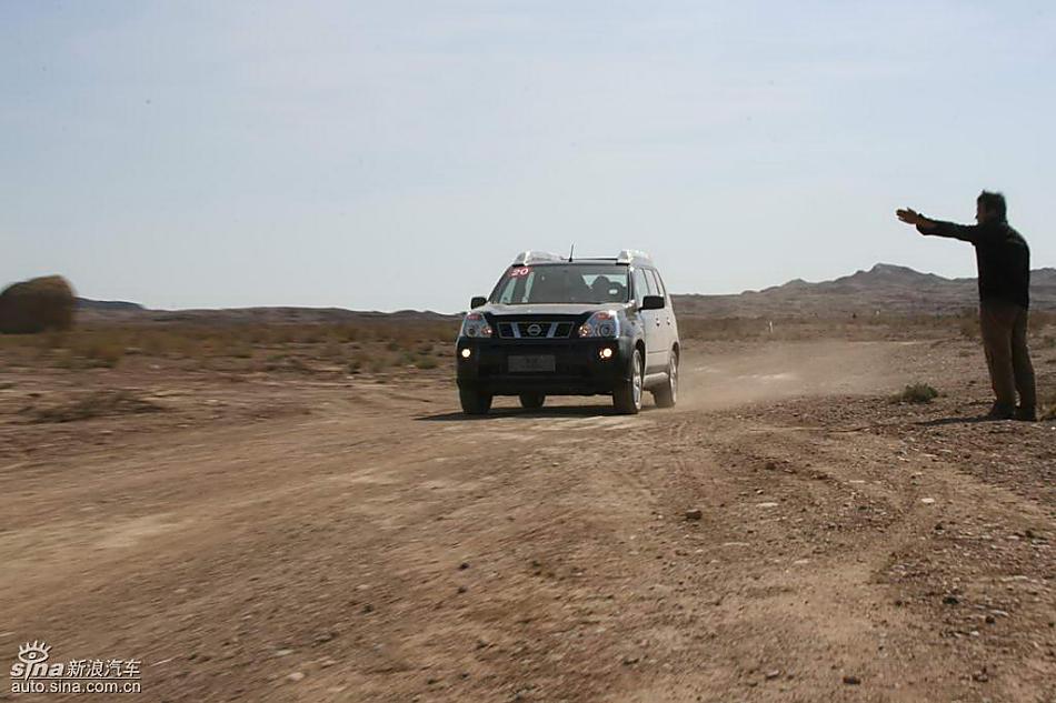 新浪汽车新疆大漠试驾新一代奇骏
