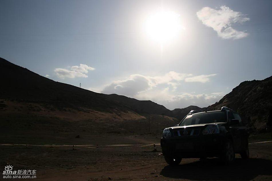 新浪汽车新疆大漠试驾新一代奇骏