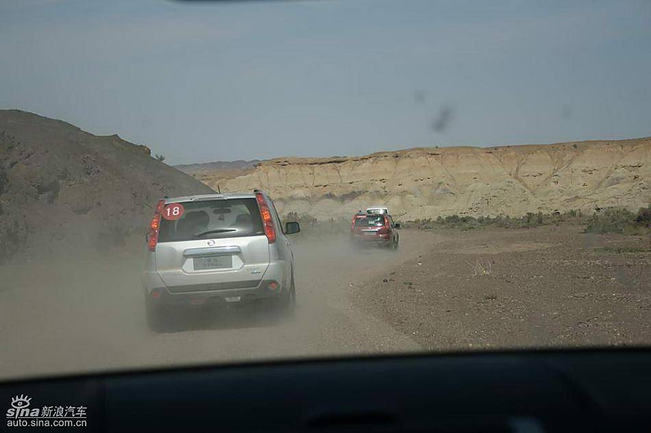 新浪汽车新疆大漠试驾新一代奇骏