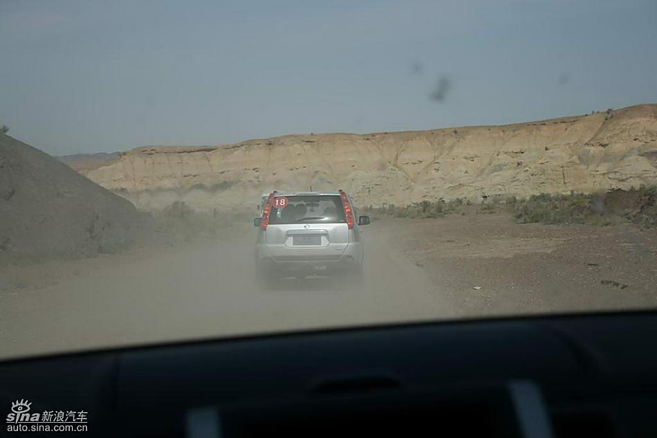 新浪汽车新疆大漠试驾新一代奇骏