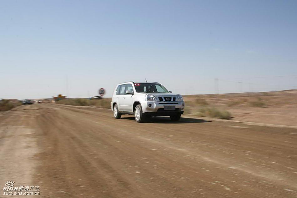 新浪汽车新疆大漠试驾新一代奇骏