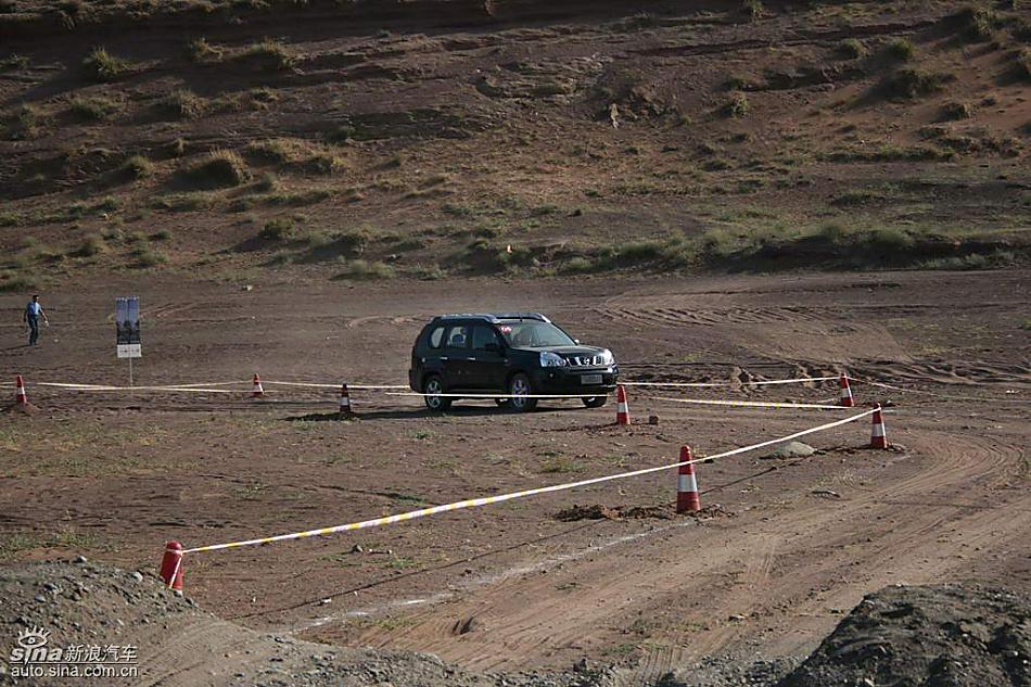 新浪汽车新疆大漠试驾新一代奇骏