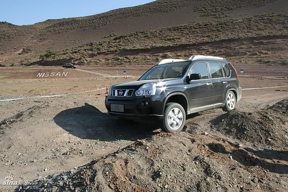 新浪汽车新疆大漠试驾新一代奇骏