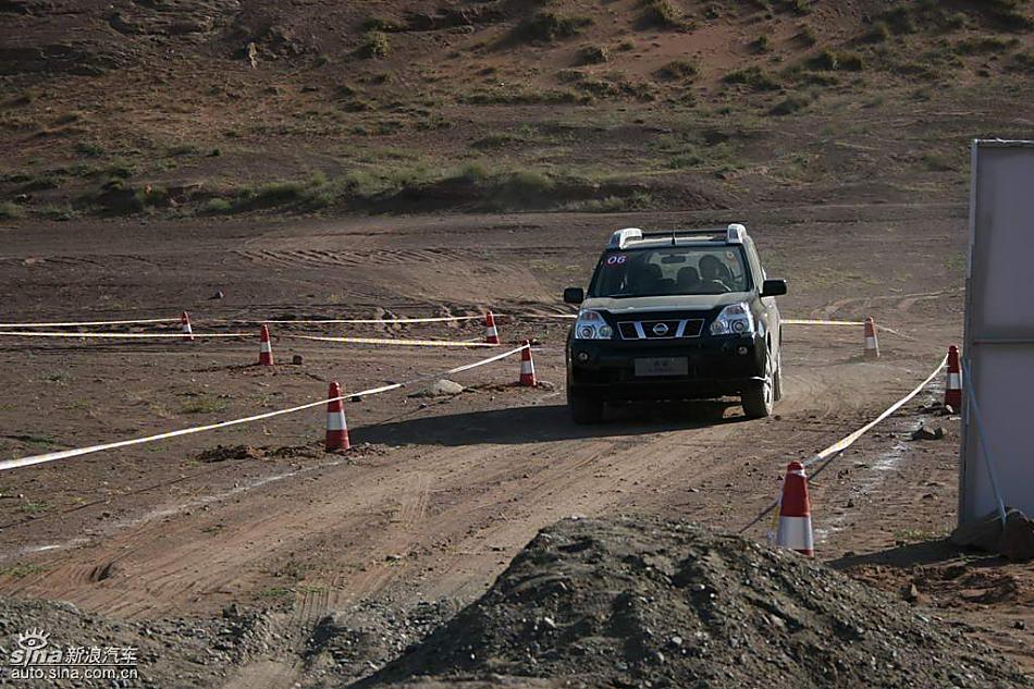 新浪汽车新疆大漠试驾新一代奇骏