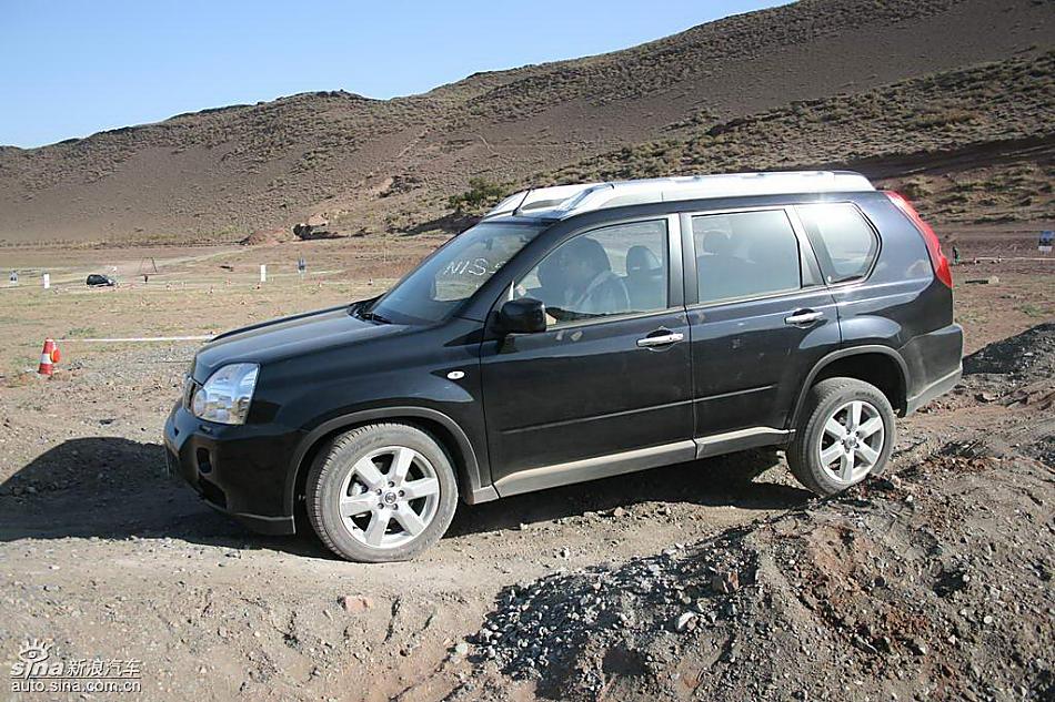 新浪汽车新疆大漠试驾新一代奇骏
