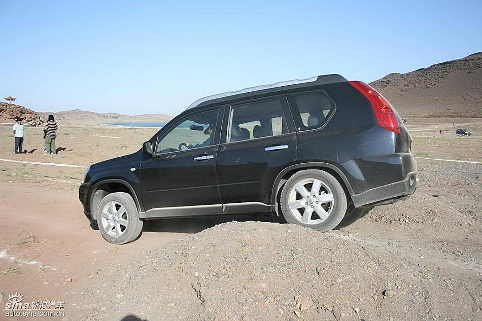 新浪汽车新疆大漠试驾新一代奇骏