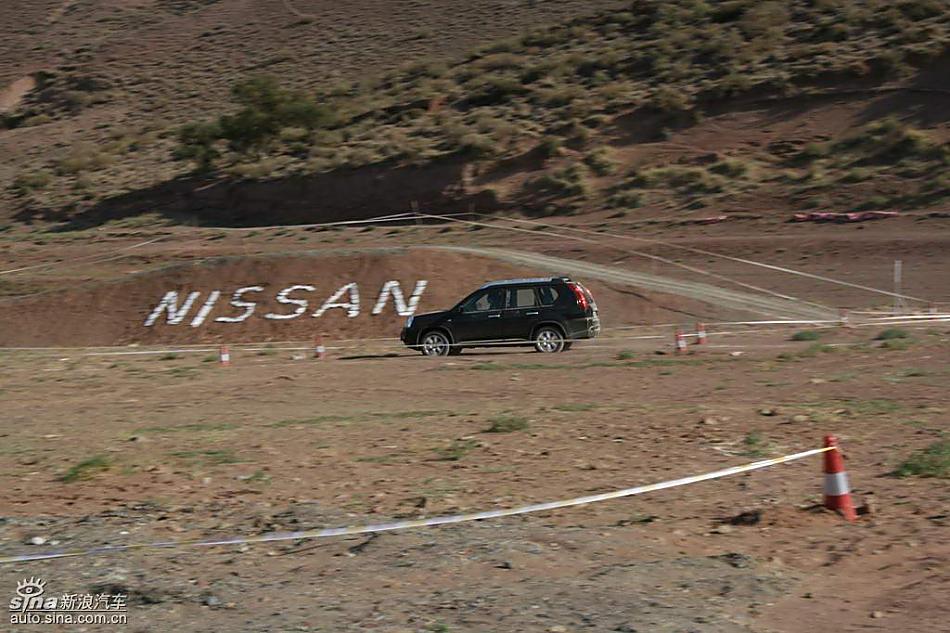 新浪汽车新疆大漠试驾新一代奇骏