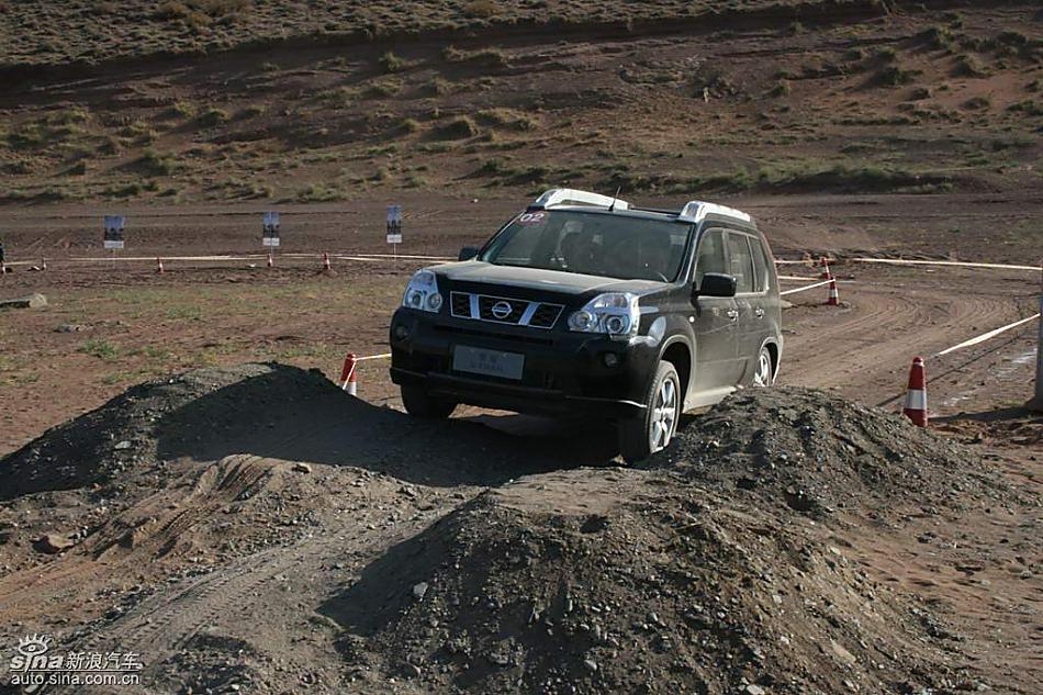 新浪汽车新疆大漠试驾新一代奇骏