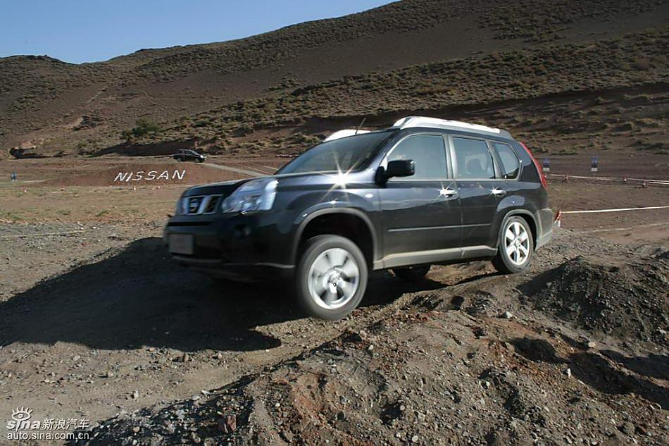 新浪汽车新疆大漠试驾新一代奇骏