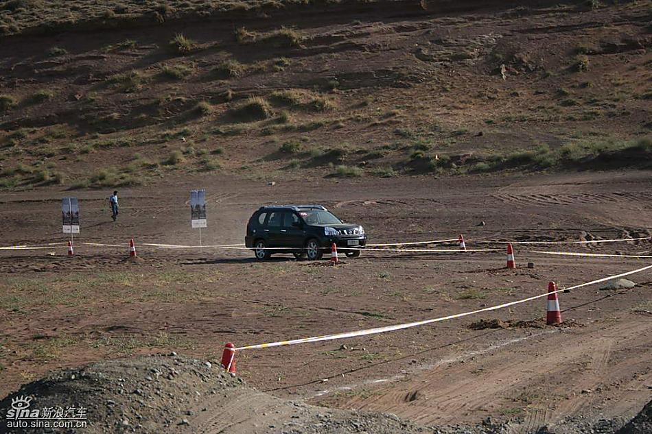 新浪汽车新疆大漠试驾新一代奇骏