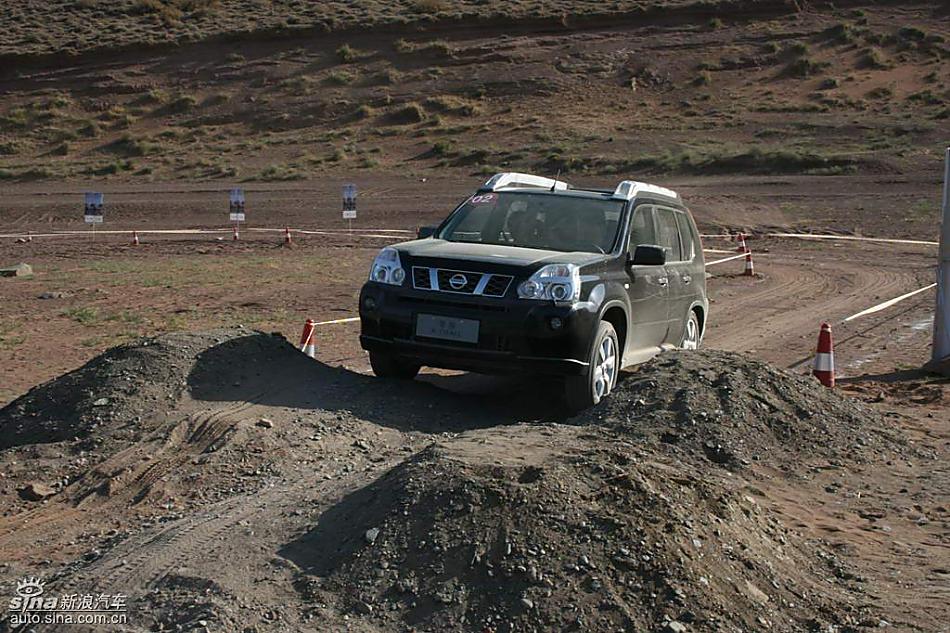 新浪汽车新疆大漠试驾新一代奇骏