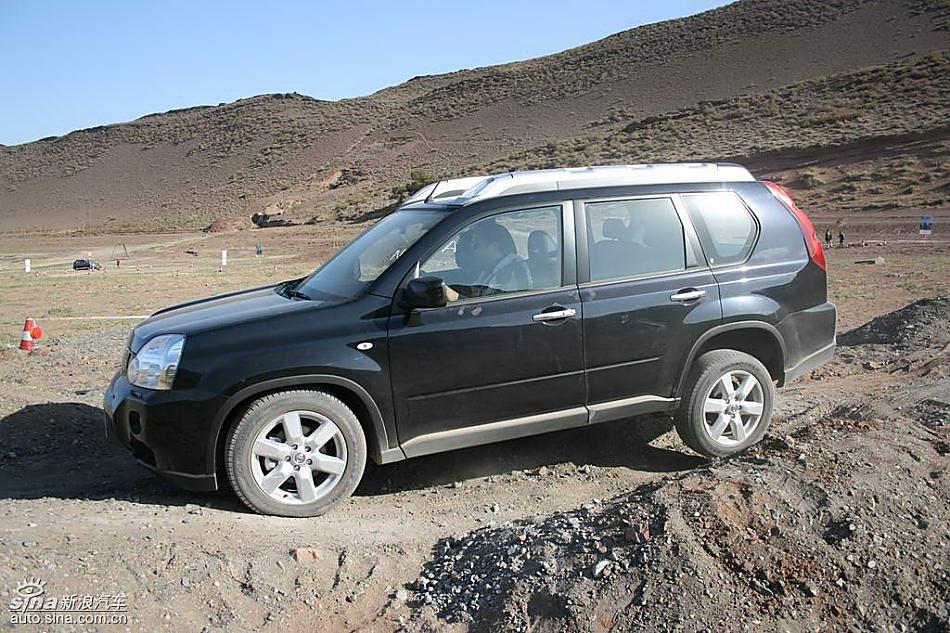 新浪汽车新疆大漠试驾新一代奇骏