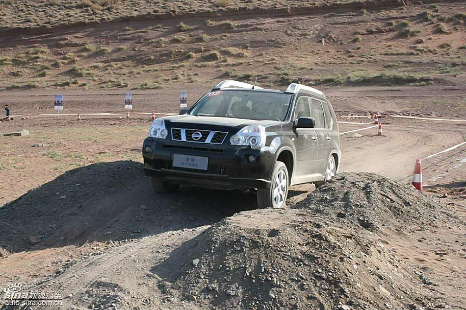 新浪汽车新疆大漠试驾新一代奇骏
