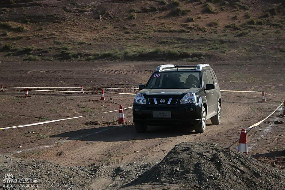新浪汽车新疆大漠试驾新一代奇骏