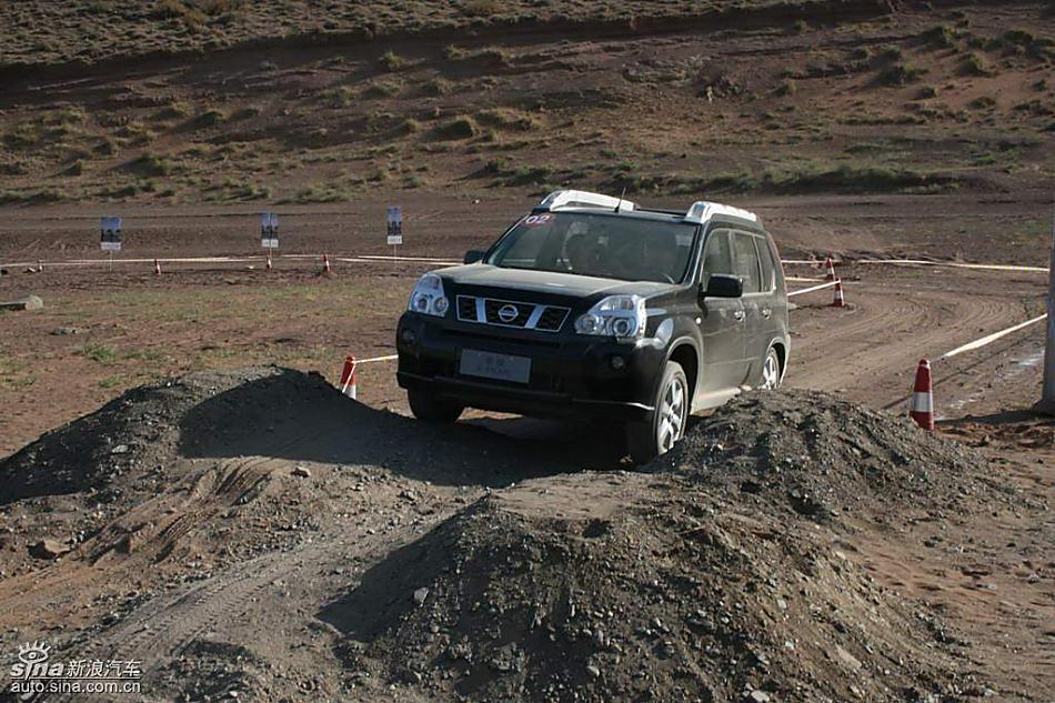 新浪汽车新疆大漠试驾新一代奇骏
