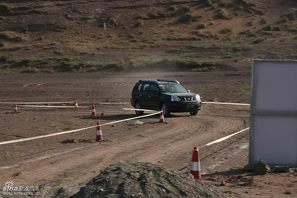 新浪汽车新疆大漠试驾新一代奇骏
