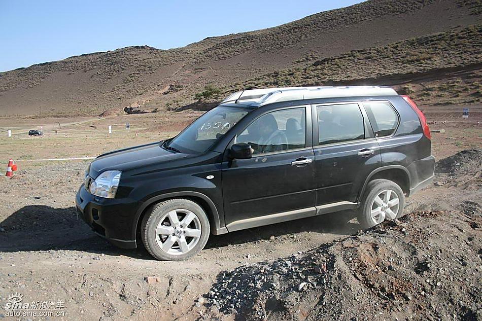 新浪汽车新疆大漠试驾新一代奇骏