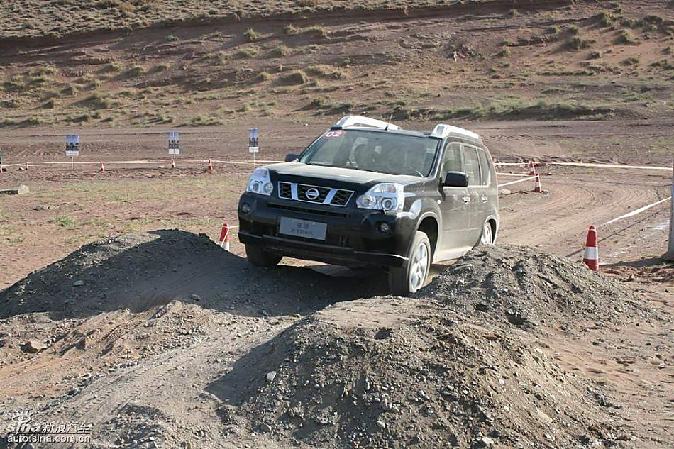 新浪汽车新疆大漠试驾新一代奇骏