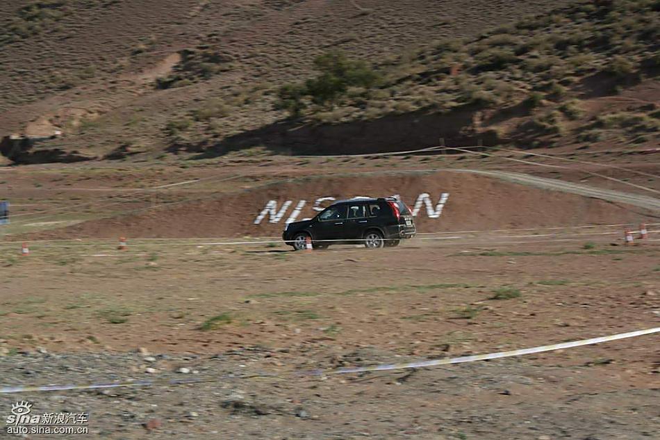 新浪汽车新疆大漠试驾新一代奇骏
