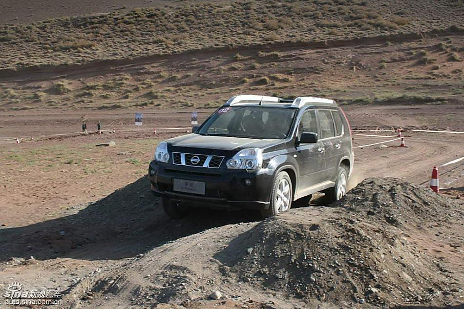 新浪汽车新疆大漠试驾新一代奇骏