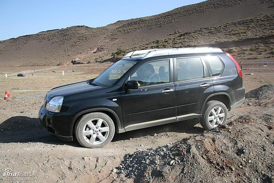 新浪汽车新疆大漠试驾新一代奇骏