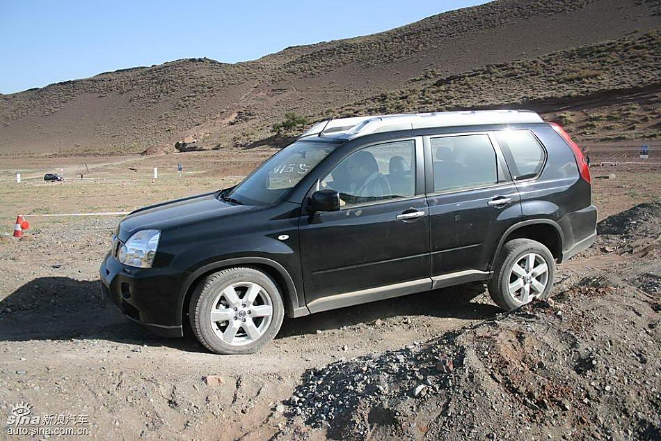 新浪汽车新疆大漠试驾新一代奇骏