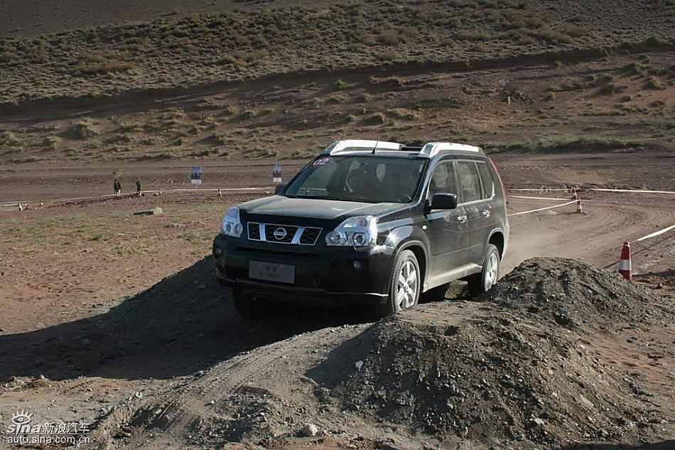 新浪汽车新疆大漠试驾新一代奇骏