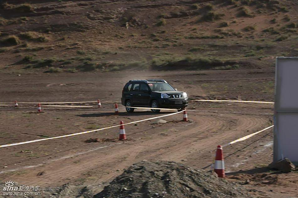 新浪汽车新疆大漠试驾新一代奇骏