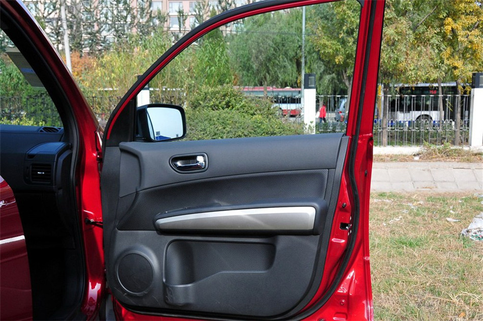 2012款 2.5L 四驱 CVT XV至尊版 座椅空间