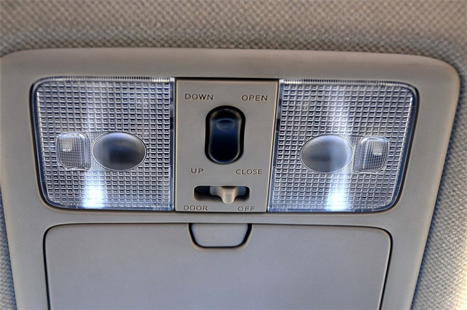 2012款 2.5L 四驱 CVT XV至尊版 座椅空间