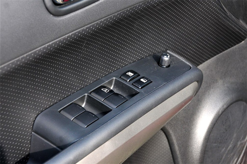 2012款 2.5L 四驱 CVT XV至尊版 座椅空间