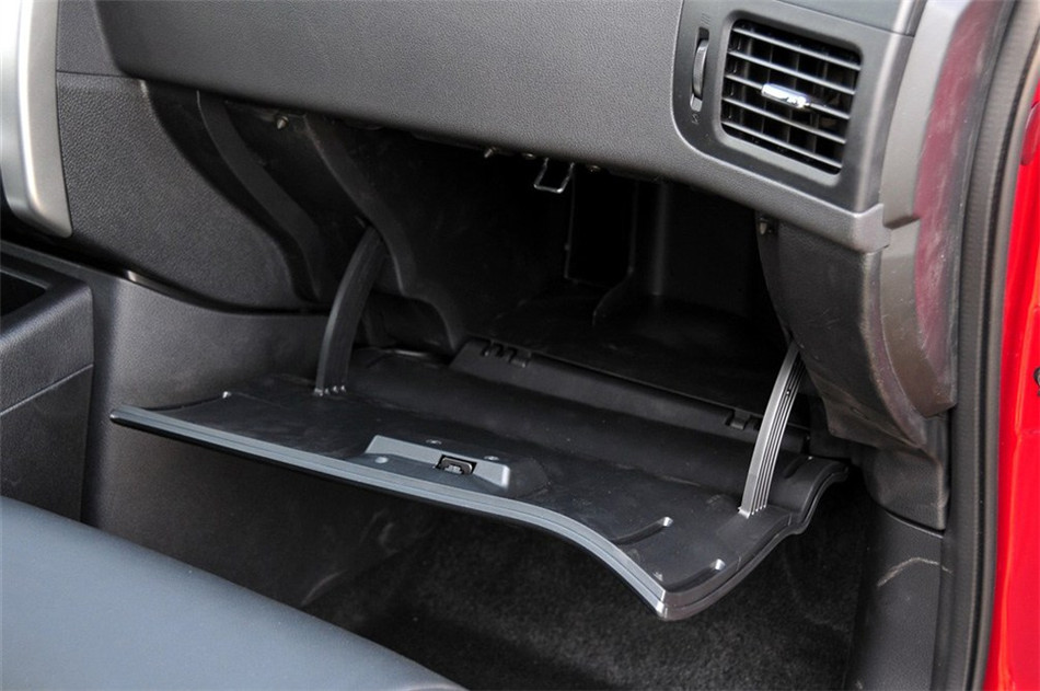 2012款 2.5L 四驱 CVT XV至尊版 座椅空间