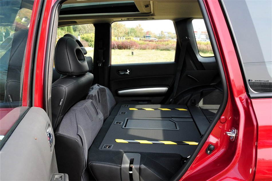 2012款 2.5L 四驱 CVT XV至尊版 座椅空间