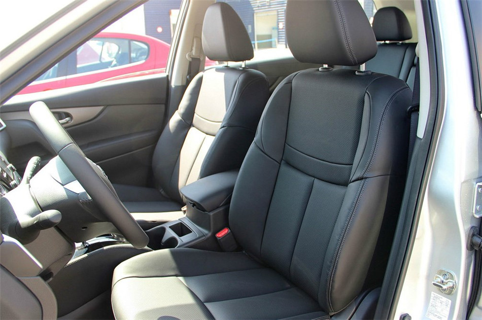 奇骏 2014款 2.0L CVT 舒适版 座椅空间