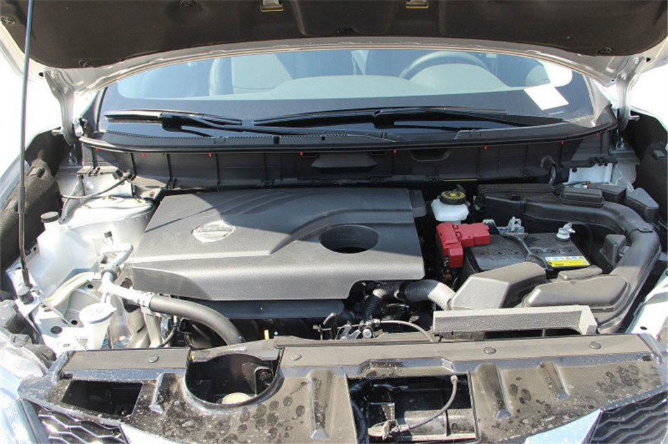 奇骏 2014款 2.0L CVT 舒适版 引擎底盘