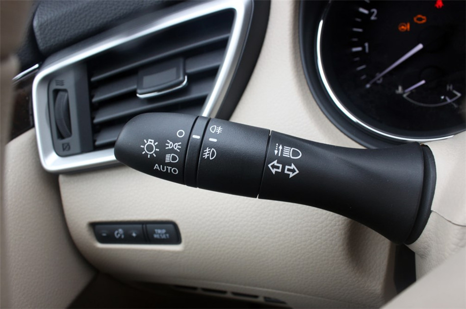 奇骏 2014款 四驱 2.5L CVT 至尊版 内饰