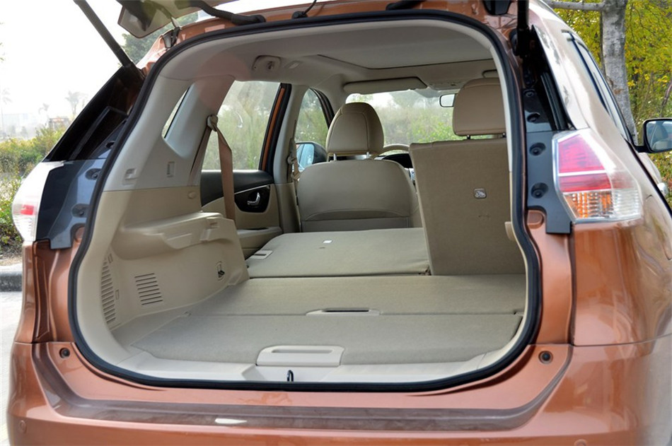 奇骏 2014款 四驱 2.5L CVT 至尊版 座椅空间