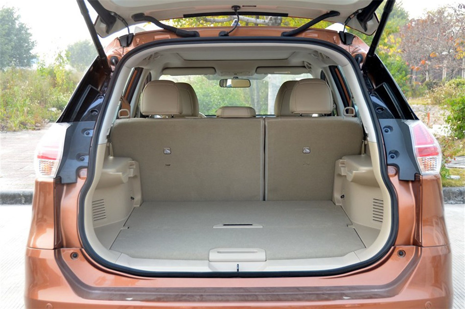 奇骏 2014款 四驱 2.5L CVT 至尊版 座椅空间