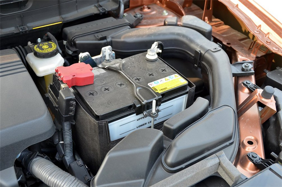 奇骏 2014款 四驱 2.5L CVT 至尊版 引擎底盘