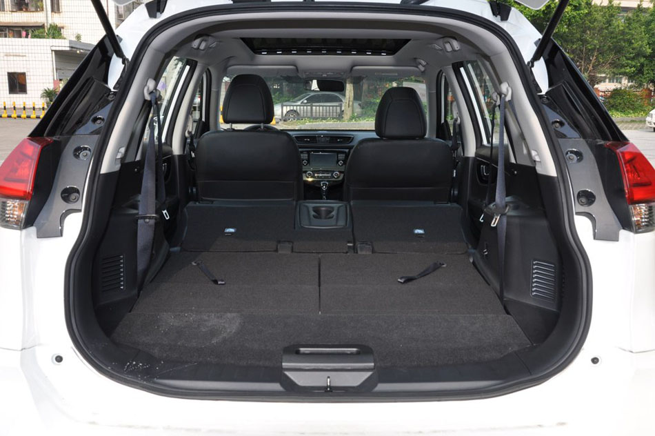 2017款 2.0L CVT七座舒适版 2WD 座椅空间