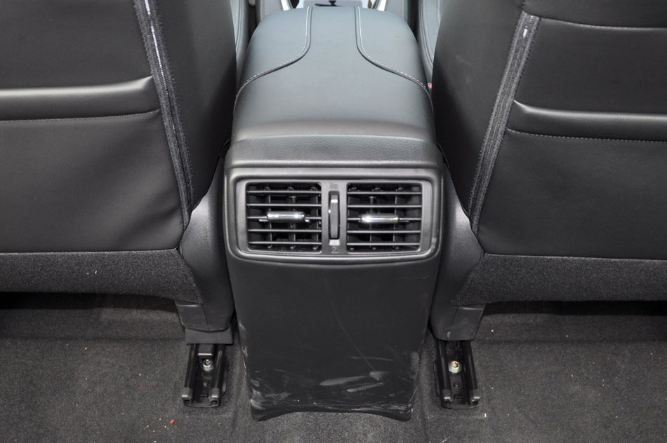 2017款 2.0L CVT七座舒适版 2WD 座椅空间