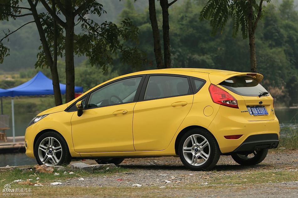 新嘉年华1.5L手动时尚限量版 