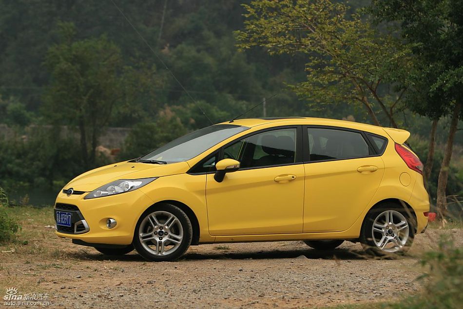 新嘉年华1.5L手动时尚限量版