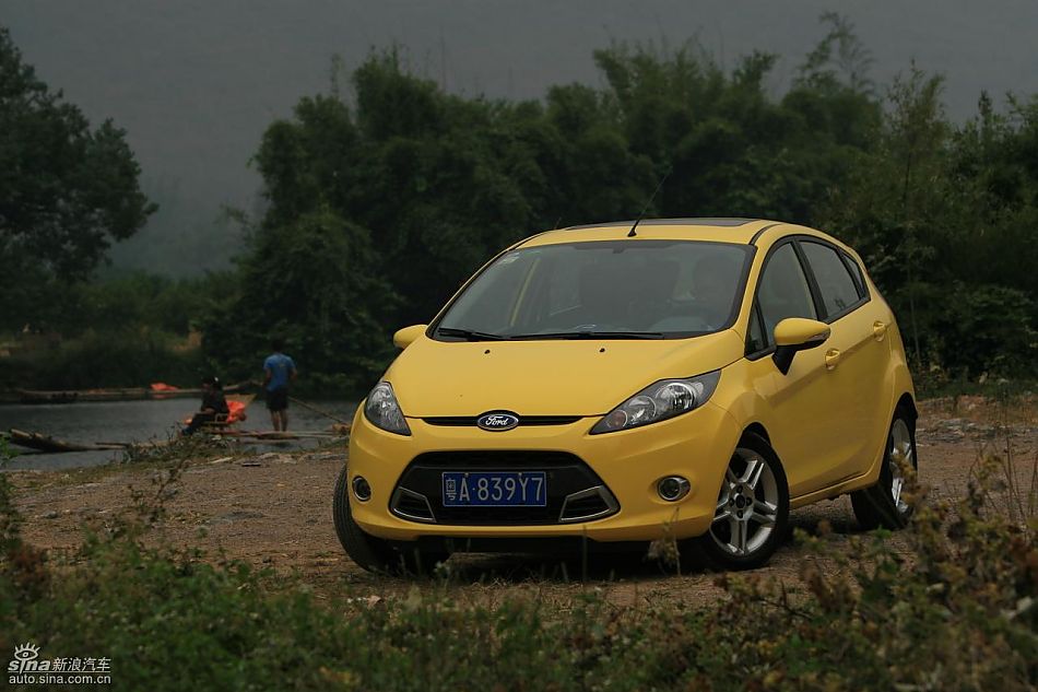 新嘉年华1.5L手动时尚限量版