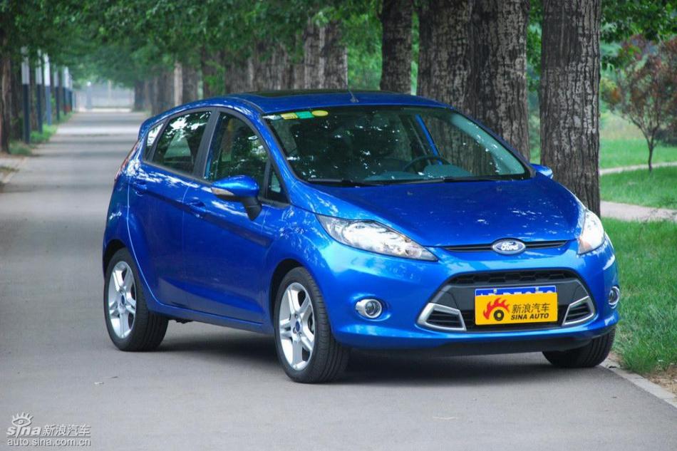 新嘉年华两厢手动运动型外观